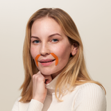 Mund Patches mit Niacinamid zur Glättung von Lachfalten und Marionettenfalten bei einer Frau